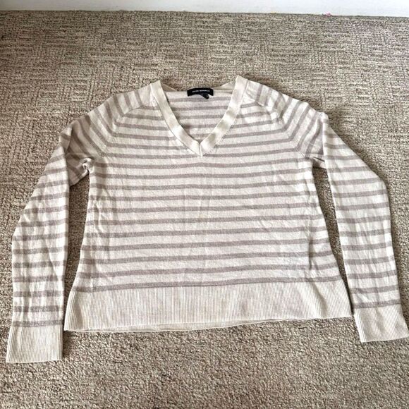 Club Monaco Sweaters - Club Monaco 100% Wool Striped V Neck Sweater Womens XXS Beige Taupe Lightweight